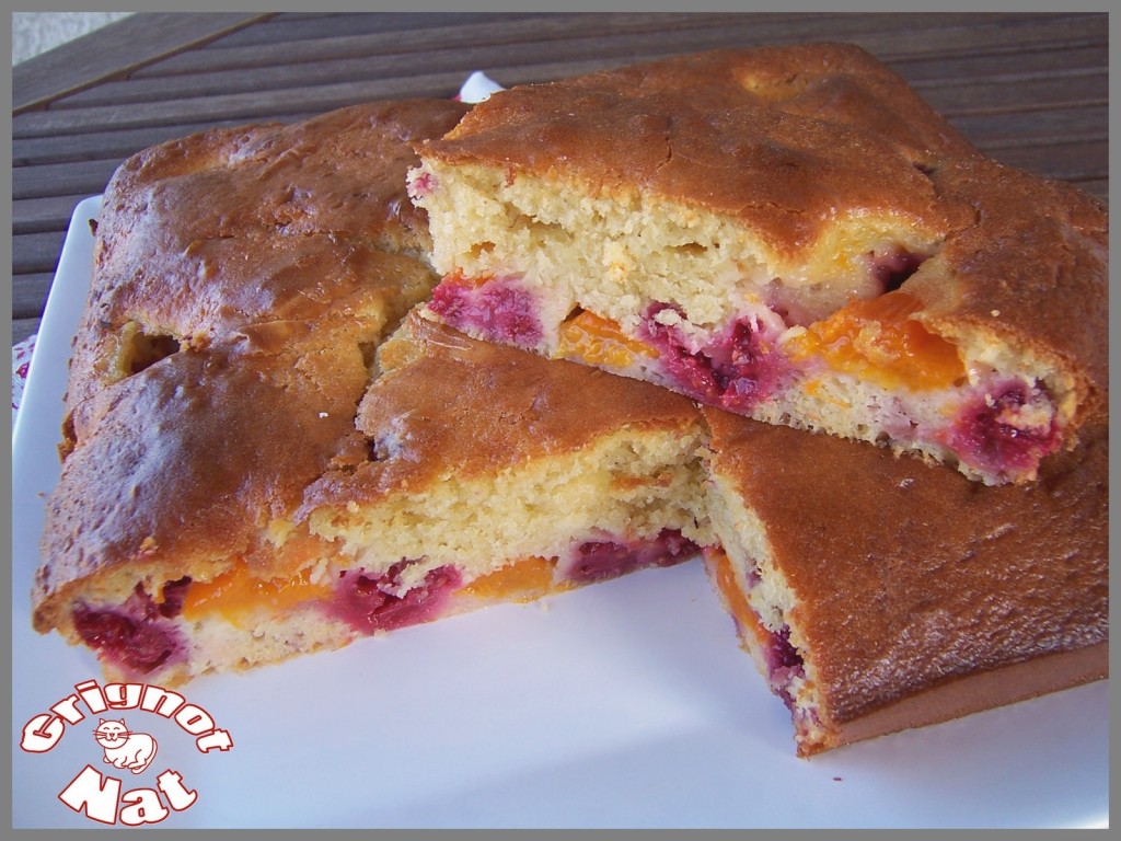 Gâteau au yaourt framboises et abricots