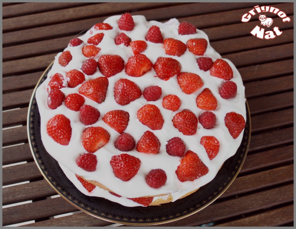 Victoria sponge cake aux fruits rouges 3