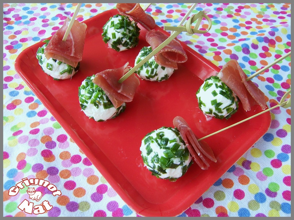 Bouchées chèvre, ciboulette et jambon cru