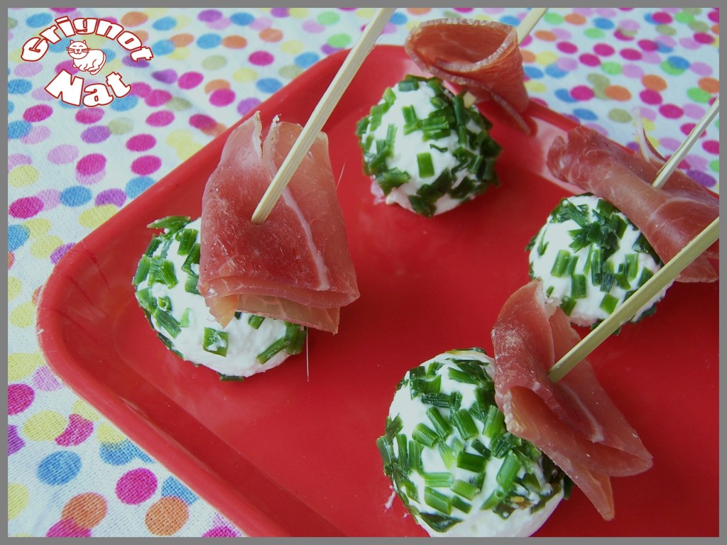 Bouchées chèvre, ciboulette et jambon cru 2