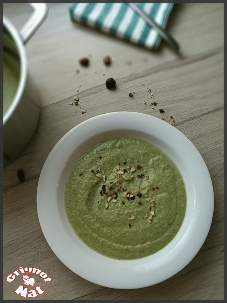 velouté de brocolis aux noisettes