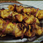 Brochettes de poulet au bacon