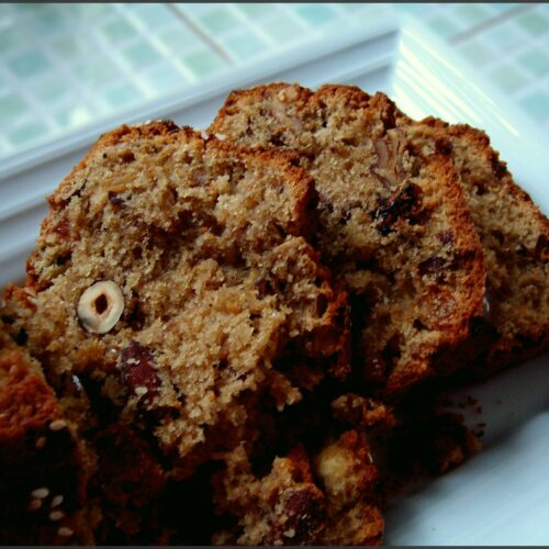 Cake aux fruits secs et à la cardamome