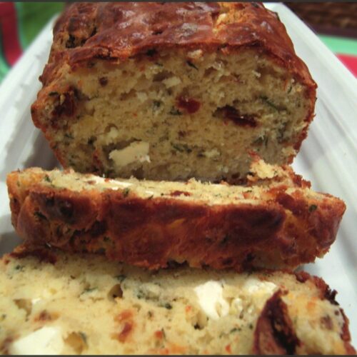 Cake tomates séchées, feta et basilic