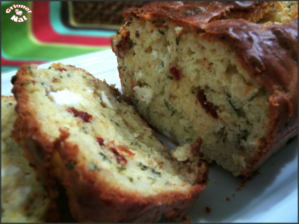 Cake tomates séchées, feta et basilic 2