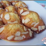 Madeleines au miel de lavande et amandes effilées