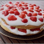 Victoria sponge cake aux fruits rouges