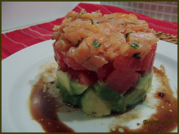 Salade tomates, avocats et saumon fumé