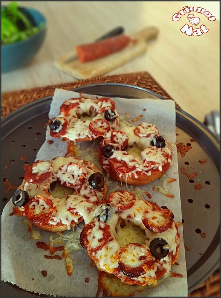 Pizza bagels 3