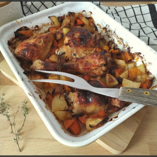 Cuisses de poulet et légumes rôtis au four