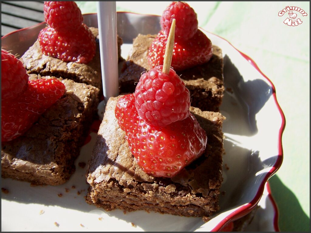 Carrés moelleux au chocolat et fruits rouges 3