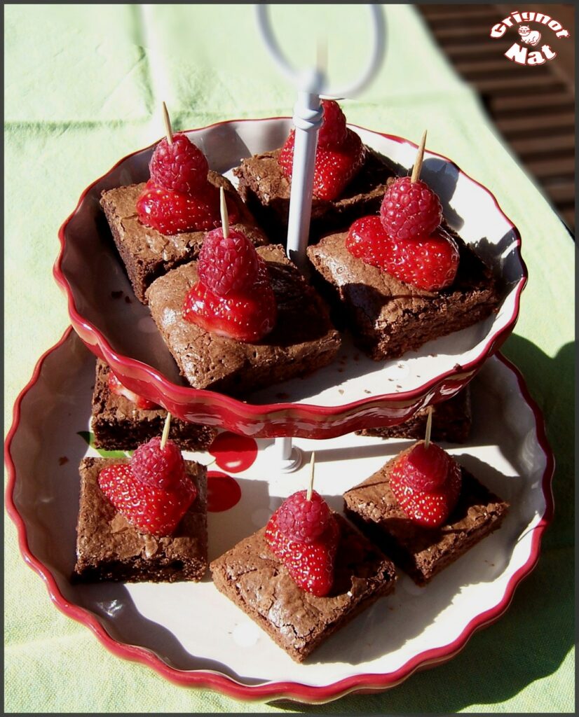 Carrés moelleux au chocolat et fruits rouges 2