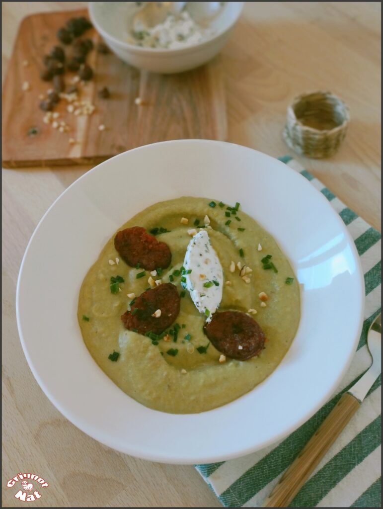 velouté de pois cassés chèvre frais et chips de chorizo