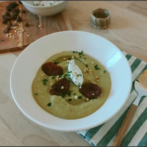 velouté de pois cassés chèvre frais et chips de chorizo