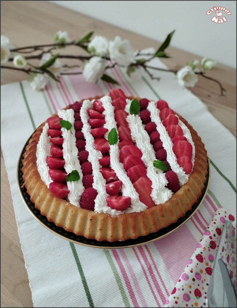 gâteau aux fruits rouges et chantilly