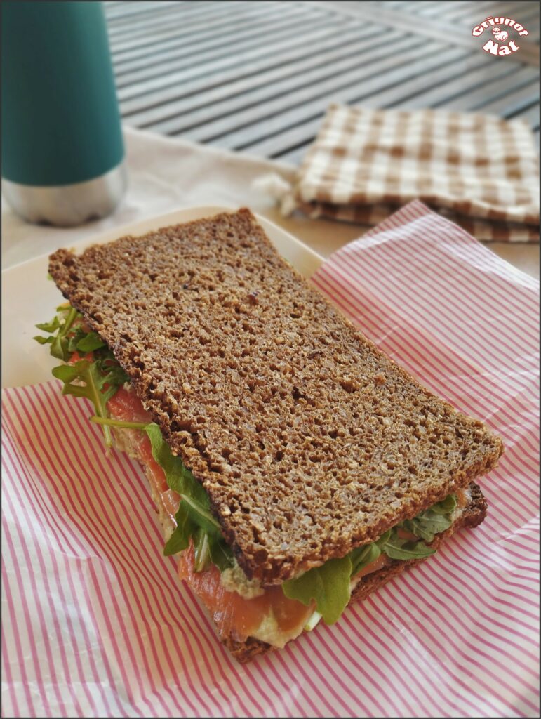 Sandwich seigle aubergine et truite fumée