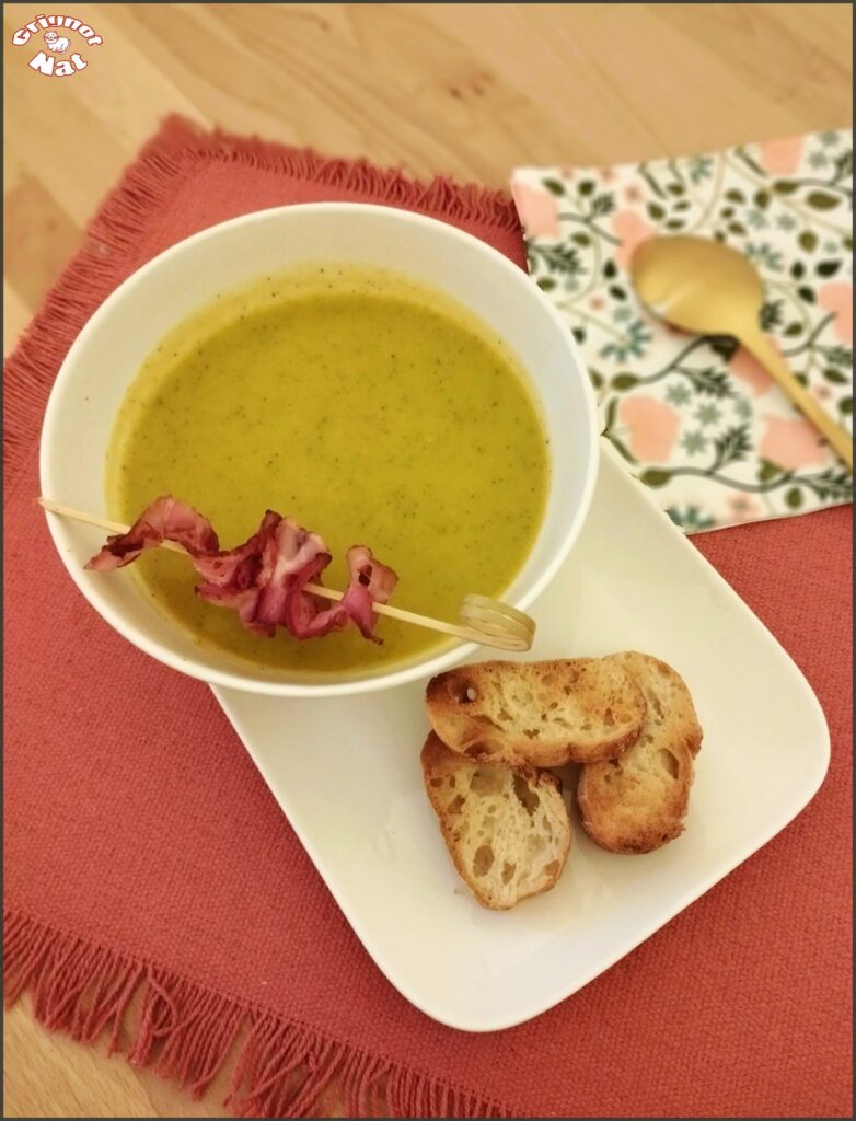 velouté de chou vert au lard grillé 